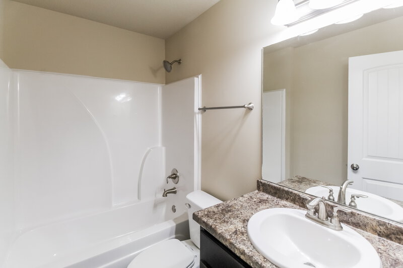 2,010/Mo, 8759 Kimberly Dawn Dr Southaven, MS 38671 Bathroom View