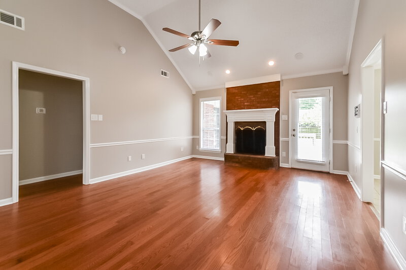 2,040/Mo, 4401 Okeechobee Dr Nesbit, MS 38651 Living Room View 2
