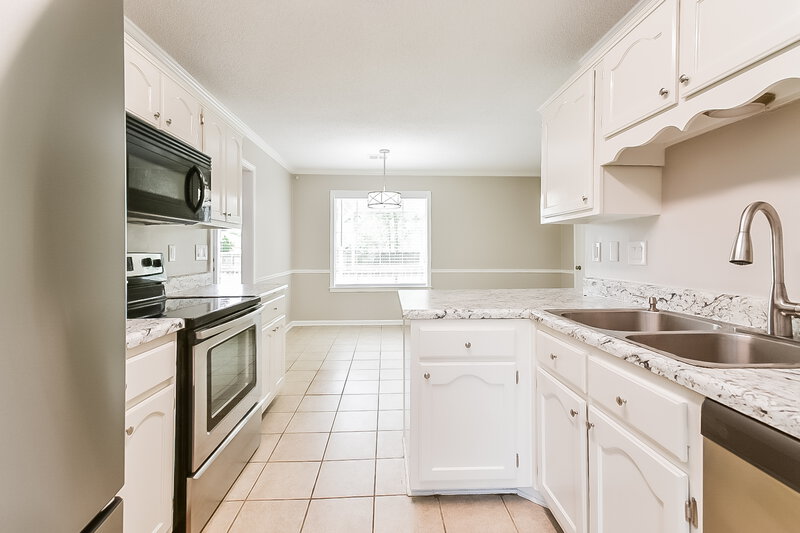2,040/Mo, 4401 Okeechobee Dr Nesbit, MS 38651 Kitchen View