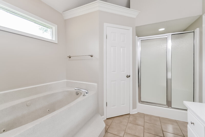 2,040/Mo, 4401 Okeechobee Dr Nesbit, MS 38651 Main Bathroom View