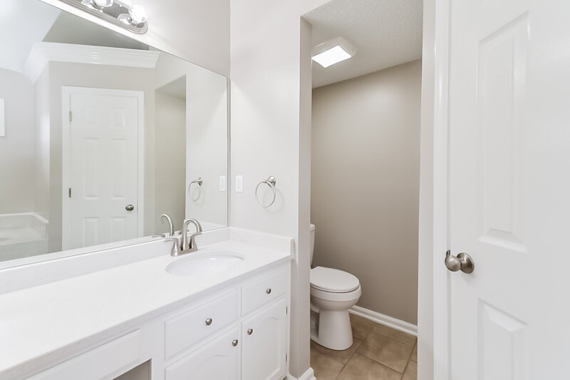 2,040/Mo, 4401 Okeechobee Dr Nesbit, MS 38651 Main Bathroom View 2
