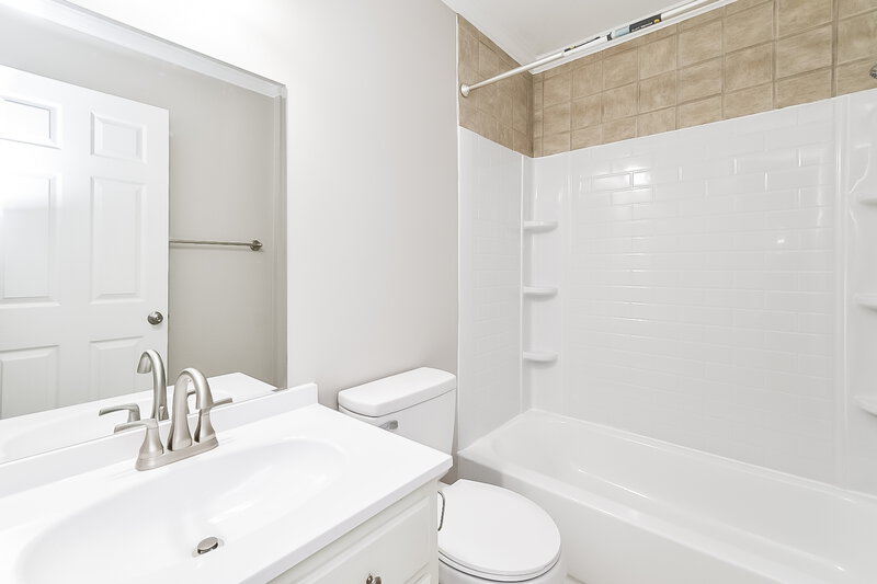 2,040/Mo, 4401 Okeechobee Dr Nesbit, MS 38651 Bathroom View