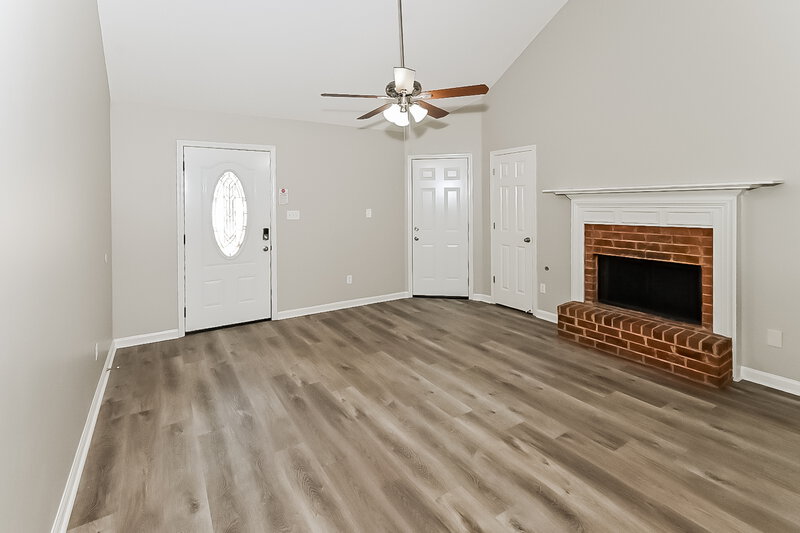 2,270/Mo, 3045 Caitlynn Cir N Horn Lake, MS 38637 Living Room View 2