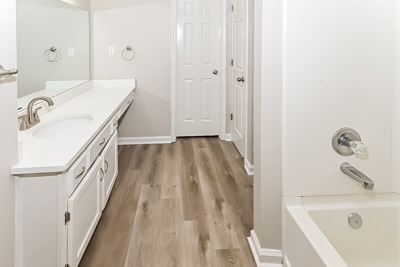 2,270/Mo, 3045 Caitlynn Cir N Horn Lake, MS 38637 Main Bathroom View