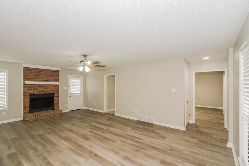 1,675/Mo, 6931 Hillshire Dr Memphis, TN 38133 Living Room View