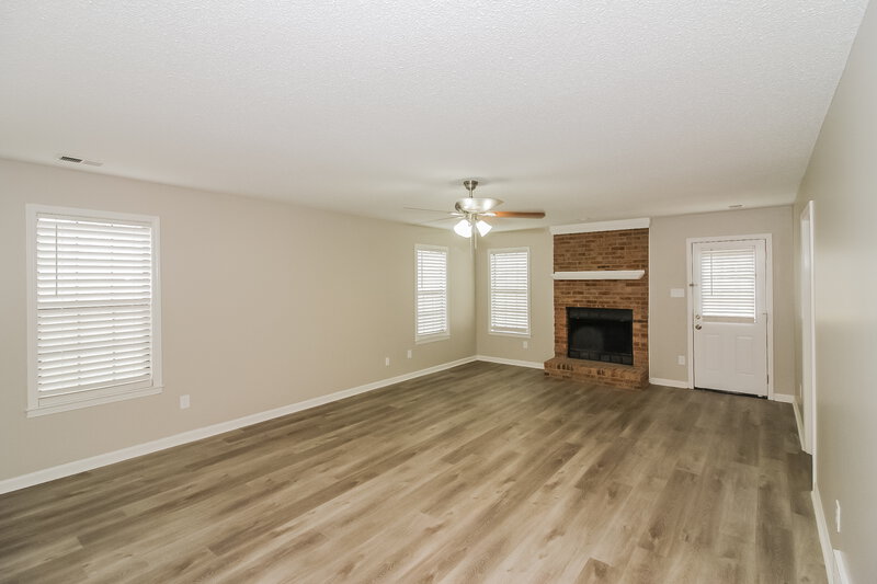 1,675/Mo, 6931 Hillshire Dr Memphis, TN 38133 Living Room View 2