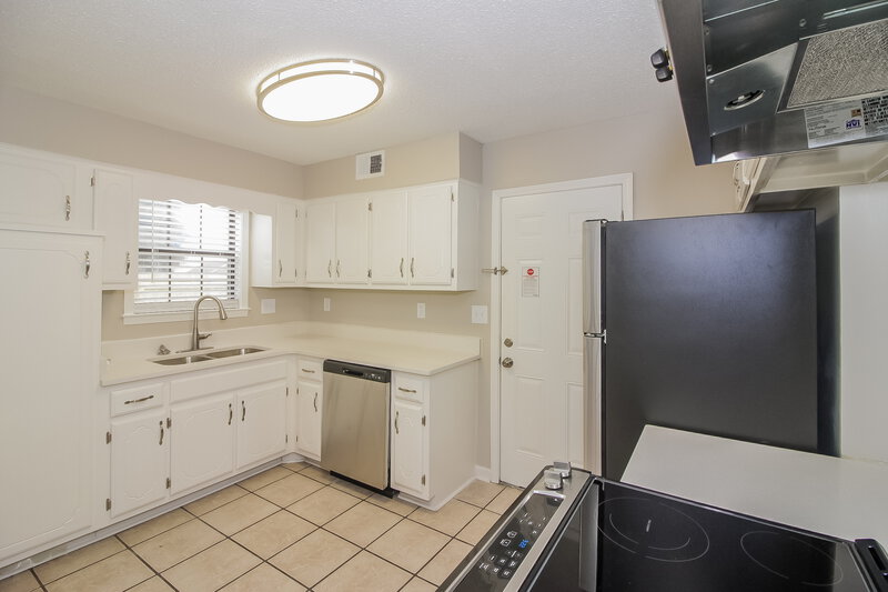 1,675/Mo, 6931 Hillshire Dr Memphis, TN 38133 Kitchen View