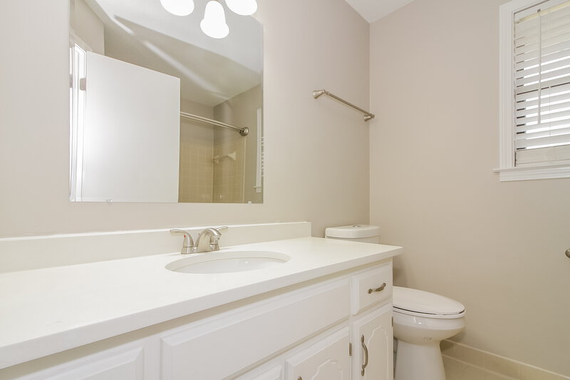 1,675/Mo, 6931 Hillshire Dr Memphis, TN 38133 Main Bathroom View
