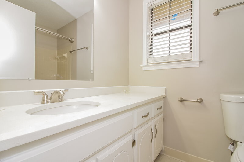 1,675/Mo, 6931 Hillshire Dr Memphis, TN 38133 Bathroom View