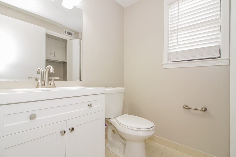 1,675/Mo, 6931 Hillshire Dr Memphis, TN 38133 Bathroom View 2