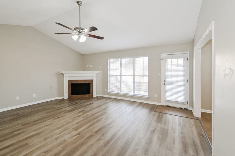 2,940/Mo, 6336 Sandbourne E Olive Branch, MS 38654 Living Room View 2