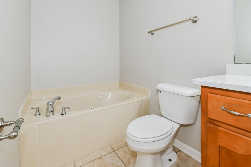 2,940/Mo, 6336 Sandbourne E Olive Branch, MS 38654 Main Bathroom View