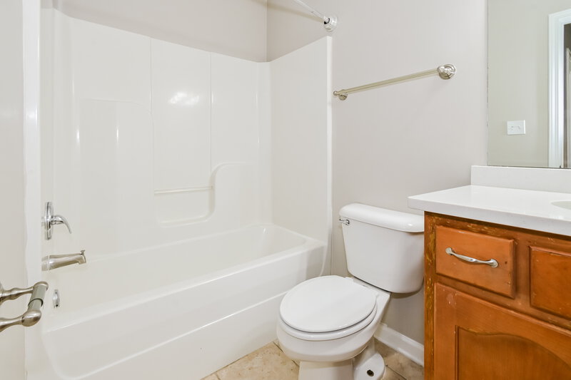 2,940/Mo, 6336 Sandbourne E Olive Branch, MS 38654 Bathroom View