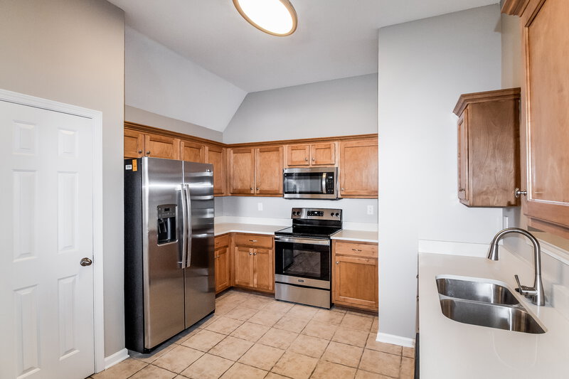 1,850/Mo, 5803 Lindsay Cv Southaven, MS 38671 Kitchen View 2