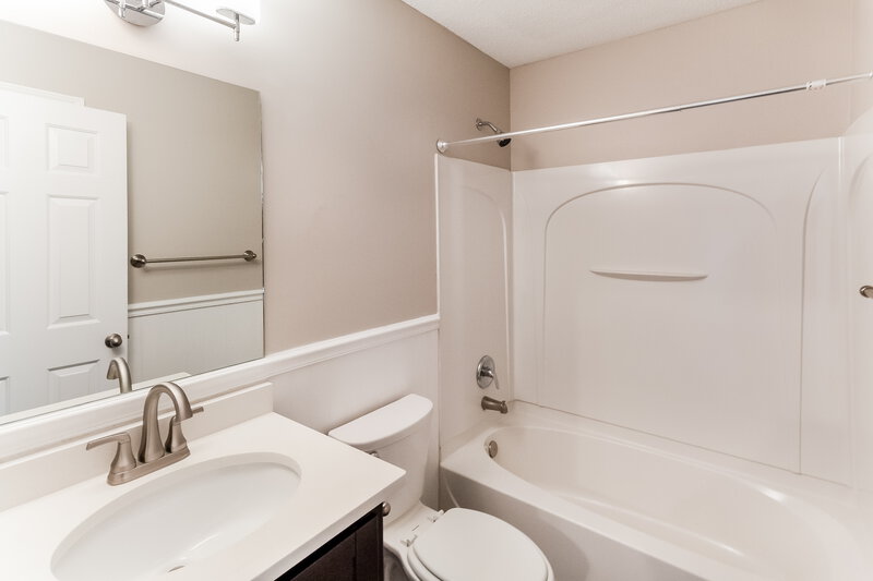 1,850/Mo, 5803 Lindsay Cv Southaven, MS 38671 Bathroom View