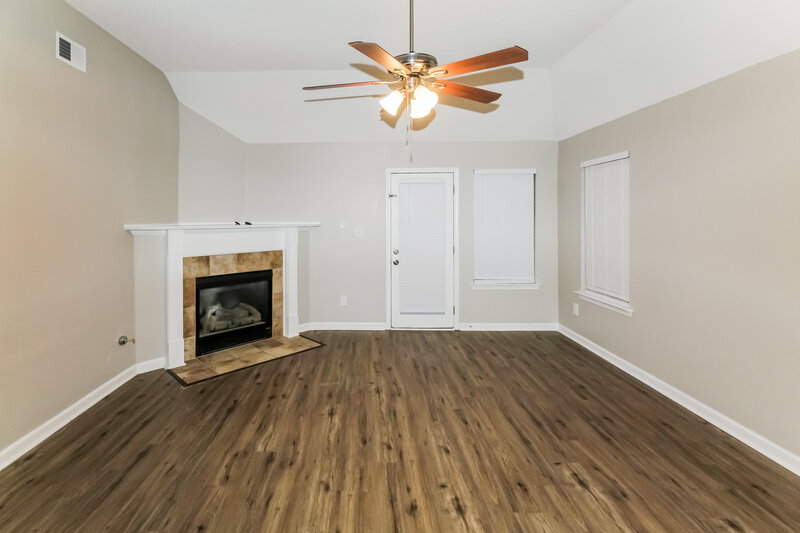 2,580/Mo, 927 Trafalgar Dr Southaven, MS 38671 Living Room View