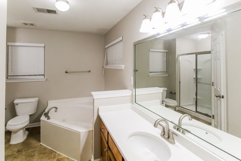 2,580/Mo, 927 Trafalgar Dr Southaven, MS 38671 Main Bathroom View