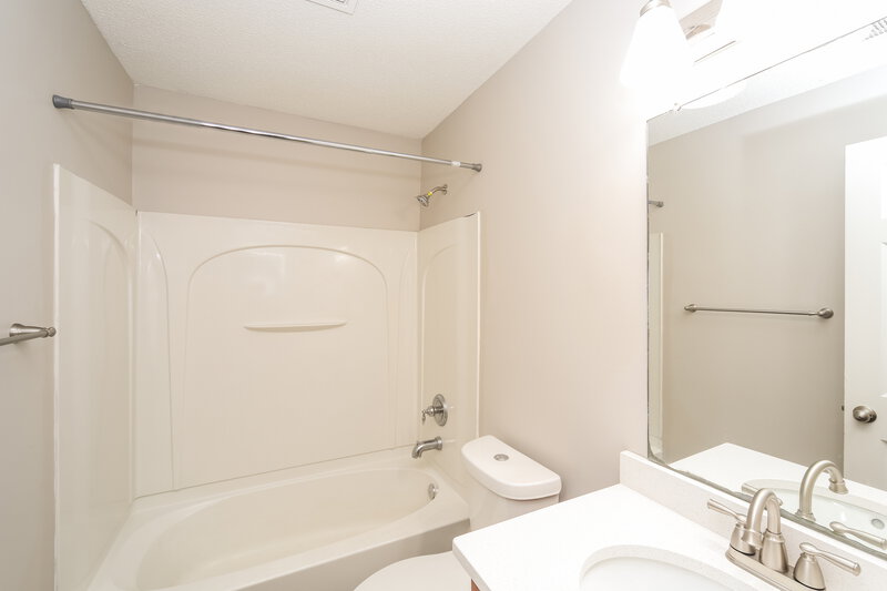 2,160/Mo, 6708 Kentbrook Dr Horn Lake, MS 38637 Bathroom View
