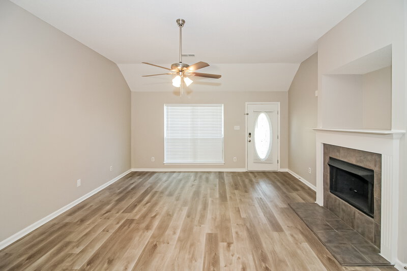 1,870/Mo, 160 Garden View Dr Oakland, TN 38060 Living Room View