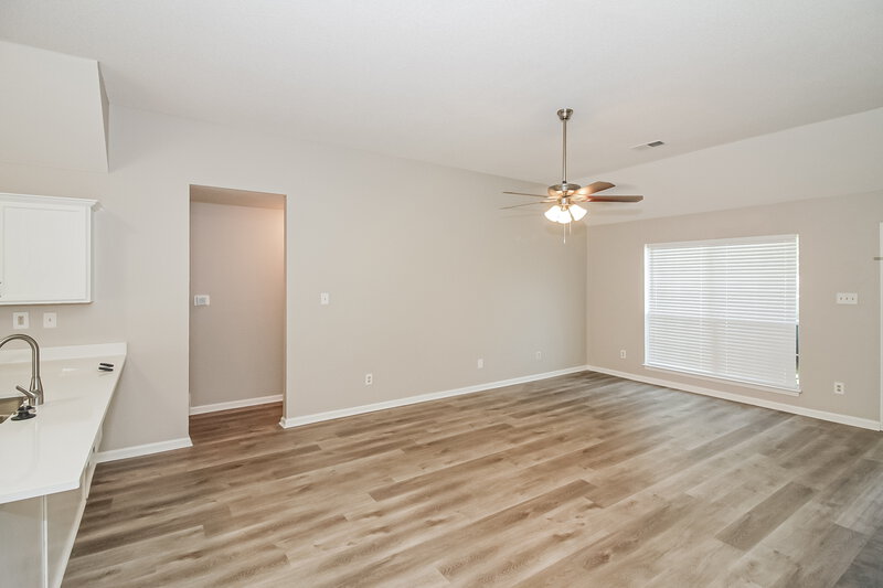 1,870/Mo, 160 Garden View Dr Oakland, TN 38060 Living Room View 2