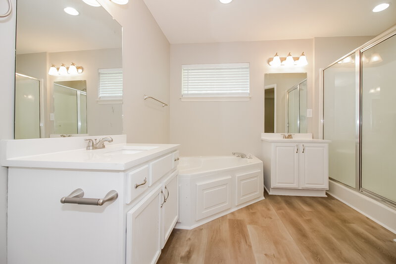 1,870/Mo, 160 Garden View Dr Oakland, TN 38060 Main Bedroom View
