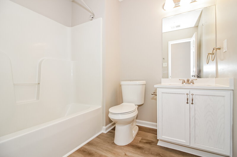 1,870/Mo, 160 Garden View Dr Oakland, TN 38060 Bathroom View