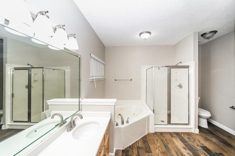 2,190/Mo, 9203 Conrad Dr Olive Branch, MS 38654 Main Bathroom View
