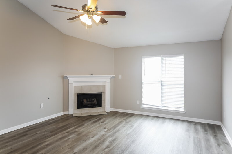 1,785/Mo, 6586 Bentley Cv Horn Lake, MS 38637 Living Room View