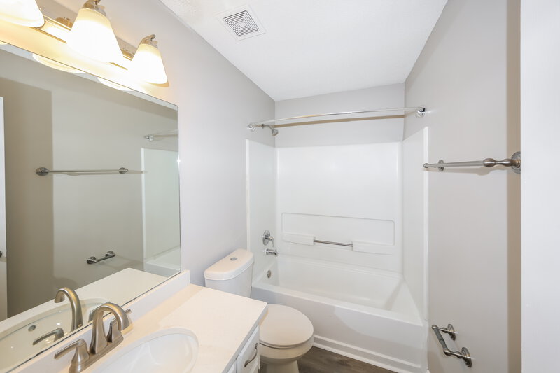1,785/Mo, 6586 Bentley Cv Horn Lake, MS 38637 Bathroom View 2