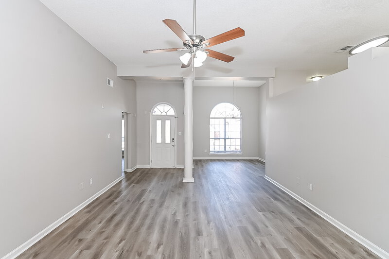 2,000/Mo, 5602 Lake Front Dr Horn Lake, MS 38637 Living Room View