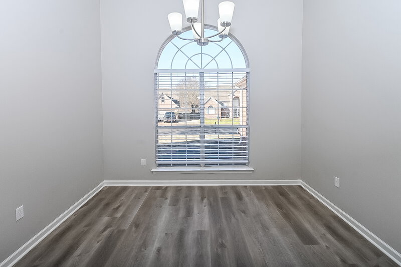 2,000/Mo, 5602 Lake Front Dr Horn Lake, MS 38637 Dining Room View