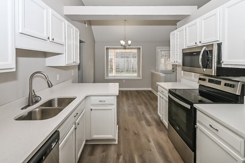 2,000/Mo, 5602 Lake Front Dr Horn Lake, MS 38637 Kitchen View