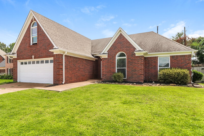 2,015/Mo, 9355 Helmsley Dr Cordova, TN 38016 Front View