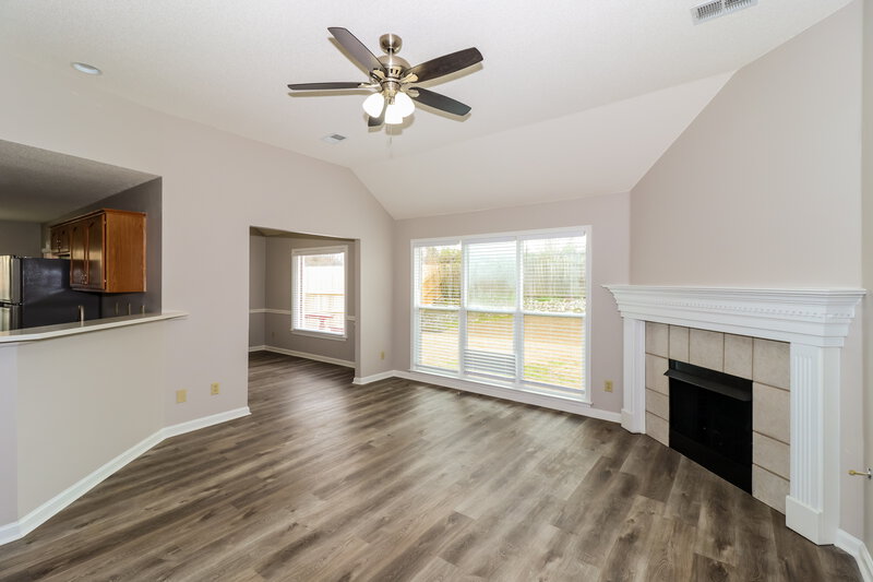 2,910/Mo, 9355 Helmsley Dr Cordova, TN 38016 Living Room View 2