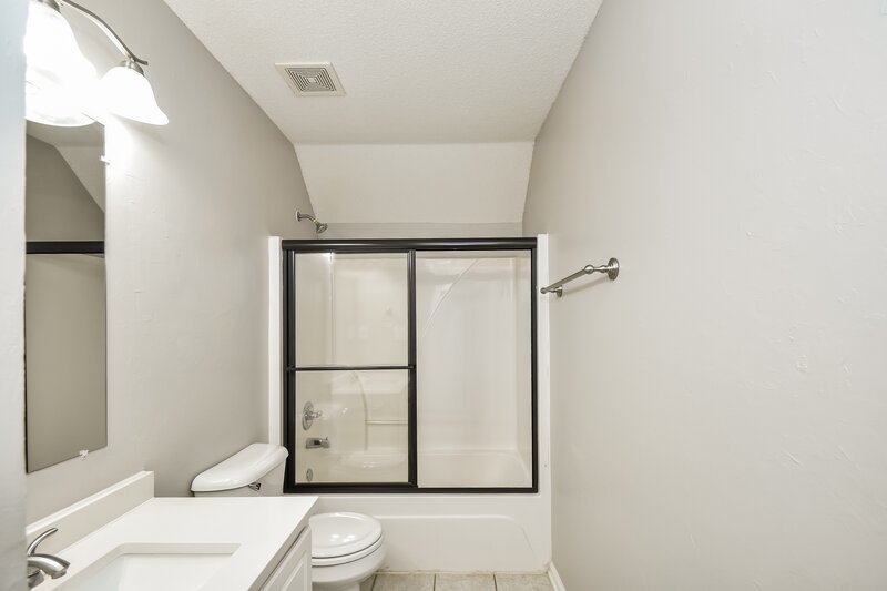 2,950/Mo, 2725 Misty Valley Cv Lakeland, TN 38002 Bathroom View