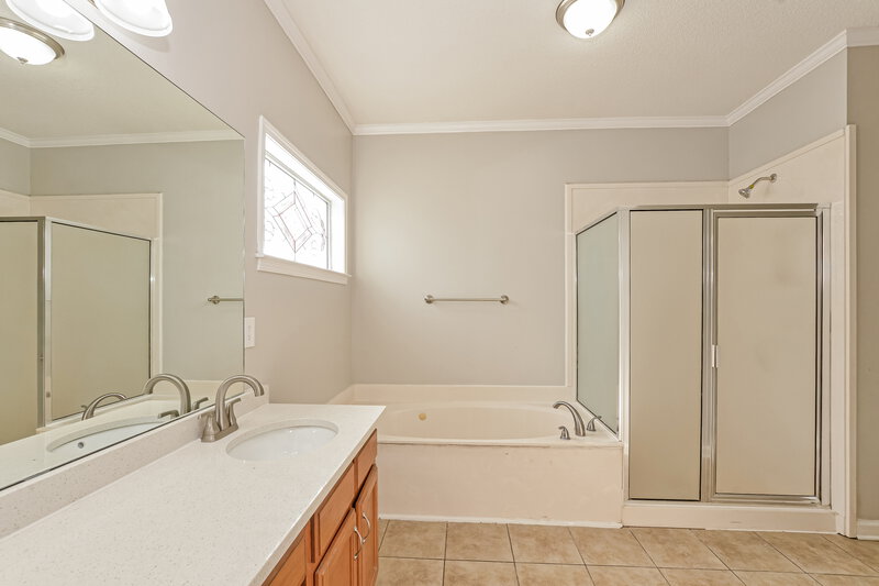 2,160/Mo, 3710 Shelby Cv Hernando, MS 38632 Main Bathroom View
