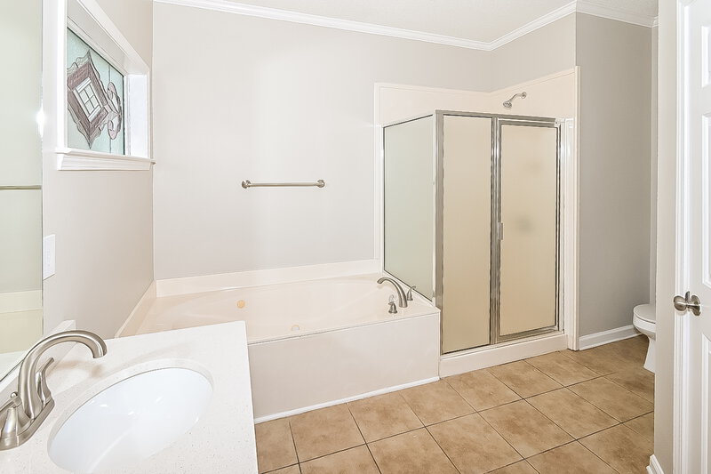3,350/Mo, 3710 Shelby Cv Hernando, MS 38632 Main Bathroom View 2