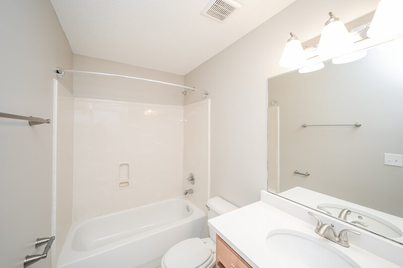 2,155/Mo, 8911 Oak Grove Blvd Olive Branch, MS 38654 Main Bathroom View