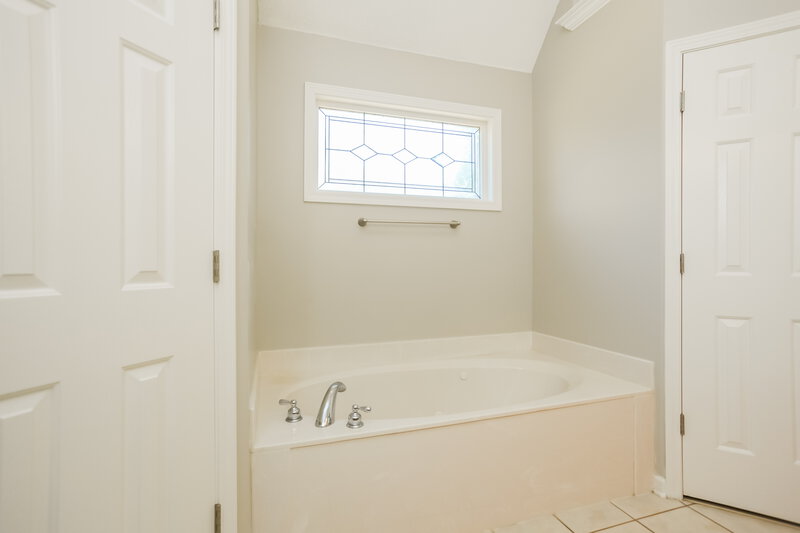 2,930/Mo, 8911 Oak Grove Blvd Olive Branch, MS 38654 Main Bathroom View 2