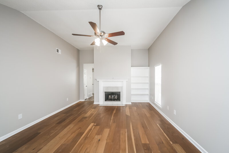 1,725/Mo, 5305 Bradley Ln Southaven, MS 38671 Living Room View 3