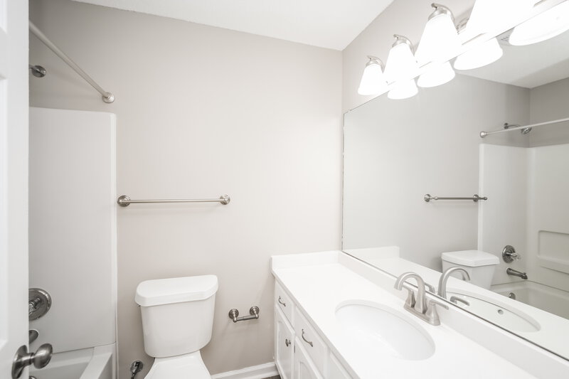 1,725/Mo, 5305 Bradley Ln Southaven, MS 38671 Bathroom View