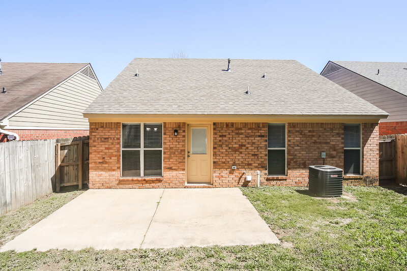 1,725/Mo, 5305 Bradley Ln Southaven, MS 38671 Rear View