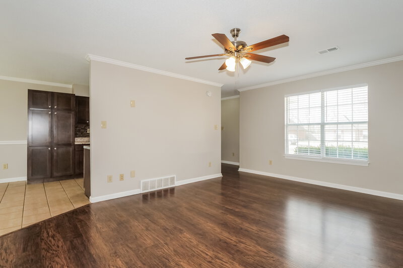 1,815/Mo, 5180 Plum Tree Dr Southaven, MS 38671 Living Room View 2