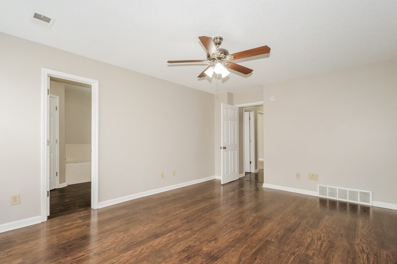 1,815/Mo, 5180 Plum Tree Dr Southaven, MS 38671 Main Bedroom View 2