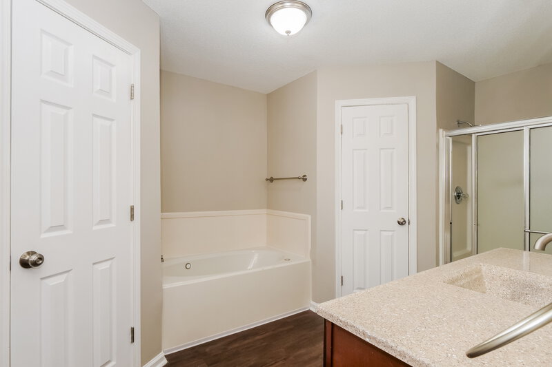 1,815/Mo, 5180 Plum Tree Dr Southaven, MS 38671 Main Bathroom View