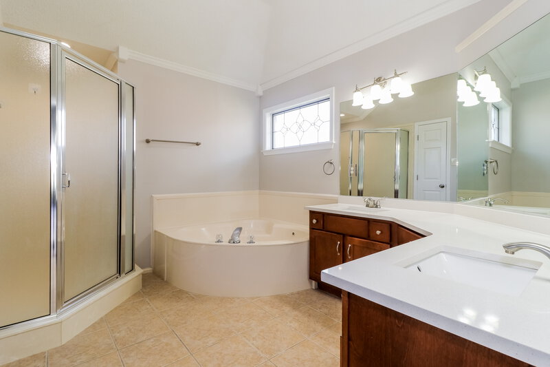 2,680/Mo, 288 Mayhurst Ln Cordova, TN 38018 Main Bathroom View
