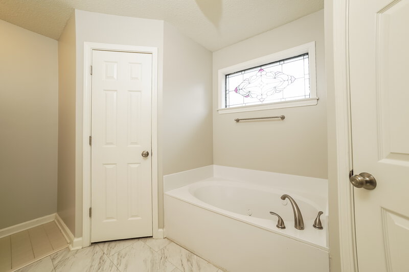 1,905/Mo, 7139 Maplewood Rd Olive Branch, MS 38654 Main Bathroom View
