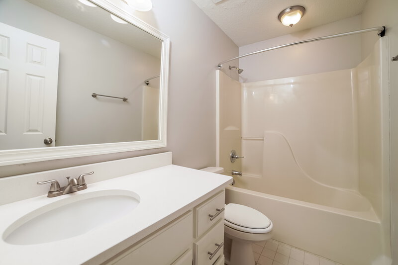 1,905/Mo, 7139 Maplewood Rd Olive Branch, MS 38654 Bathroom View