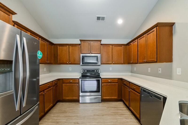 2,240/Mo, 2932 S Hartland Drive Southaven, MS 38672 Kitchen View 2