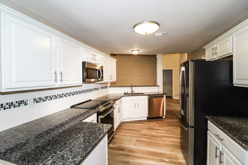 2,185/Mo, 35 Lakewood Cv Oakland, TN 38060 Kitchen View
